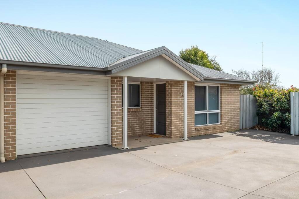 Stones Throw To Grammar, Queens Park & Cdb! Apartment Toowoomba Bagian luar foto