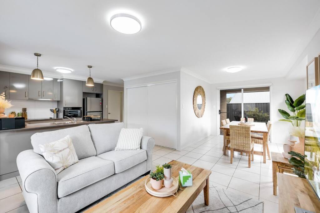 Stones Throw To Grammar, Queens Park & Cdb! Apartment Toowoomba Bagian luar foto