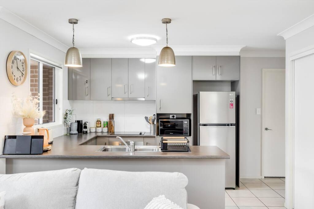 Stones Throw To Grammar, Queens Park & Cdb! Apartment Toowoomba Bagian luar foto