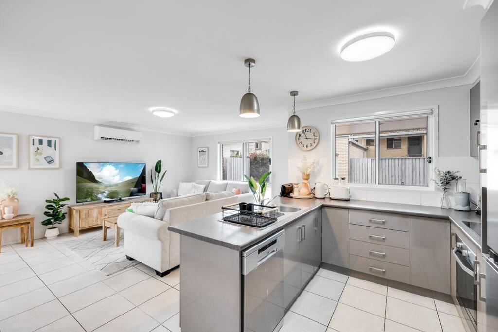 Stones Throw To Grammar, Queens Park & Cdb! Apartment Toowoomba Bagian luar foto