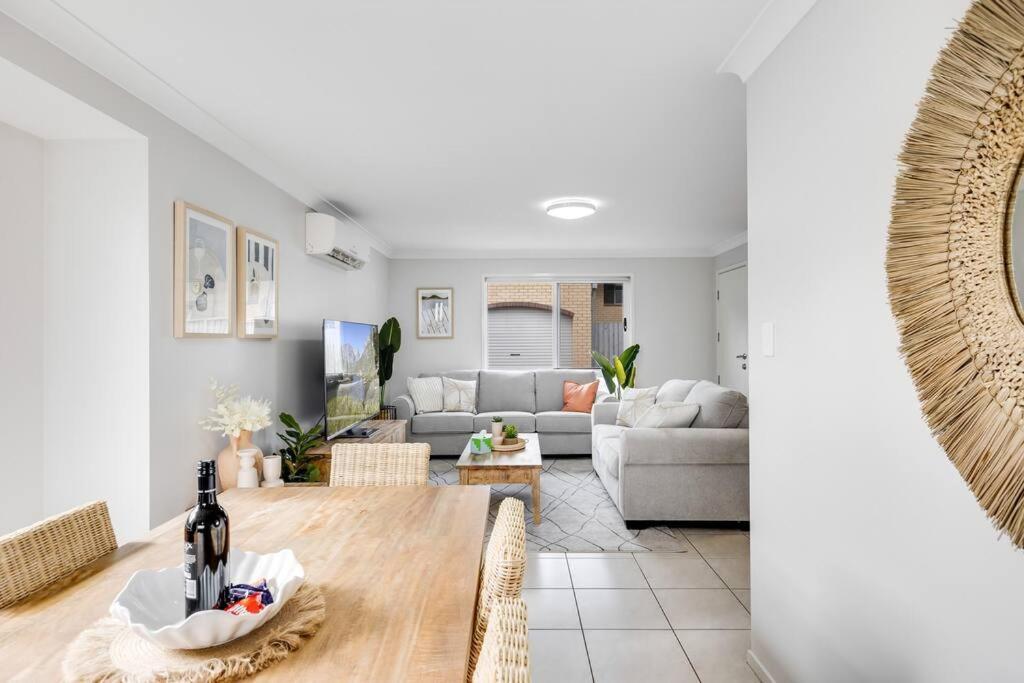 Stones Throw To Grammar, Queens Park & Cdb! Apartment Toowoomba Bagian luar foto