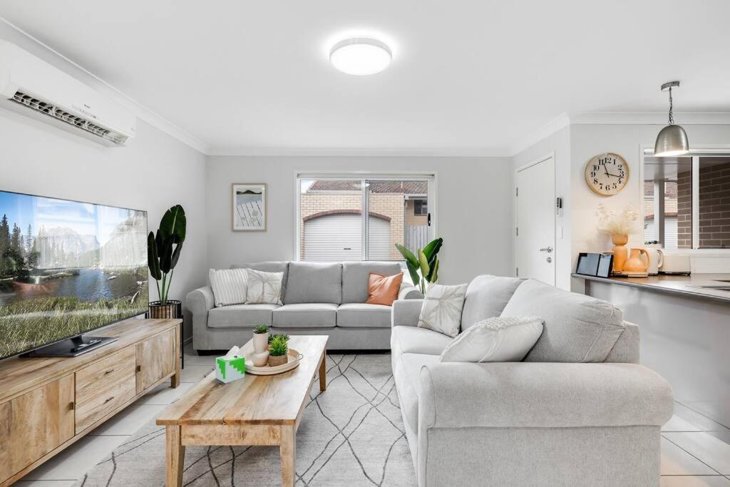 Stones Throw To Grammar, Queens Park & Cdb! Apartment Toowoomba Bagian luar foto